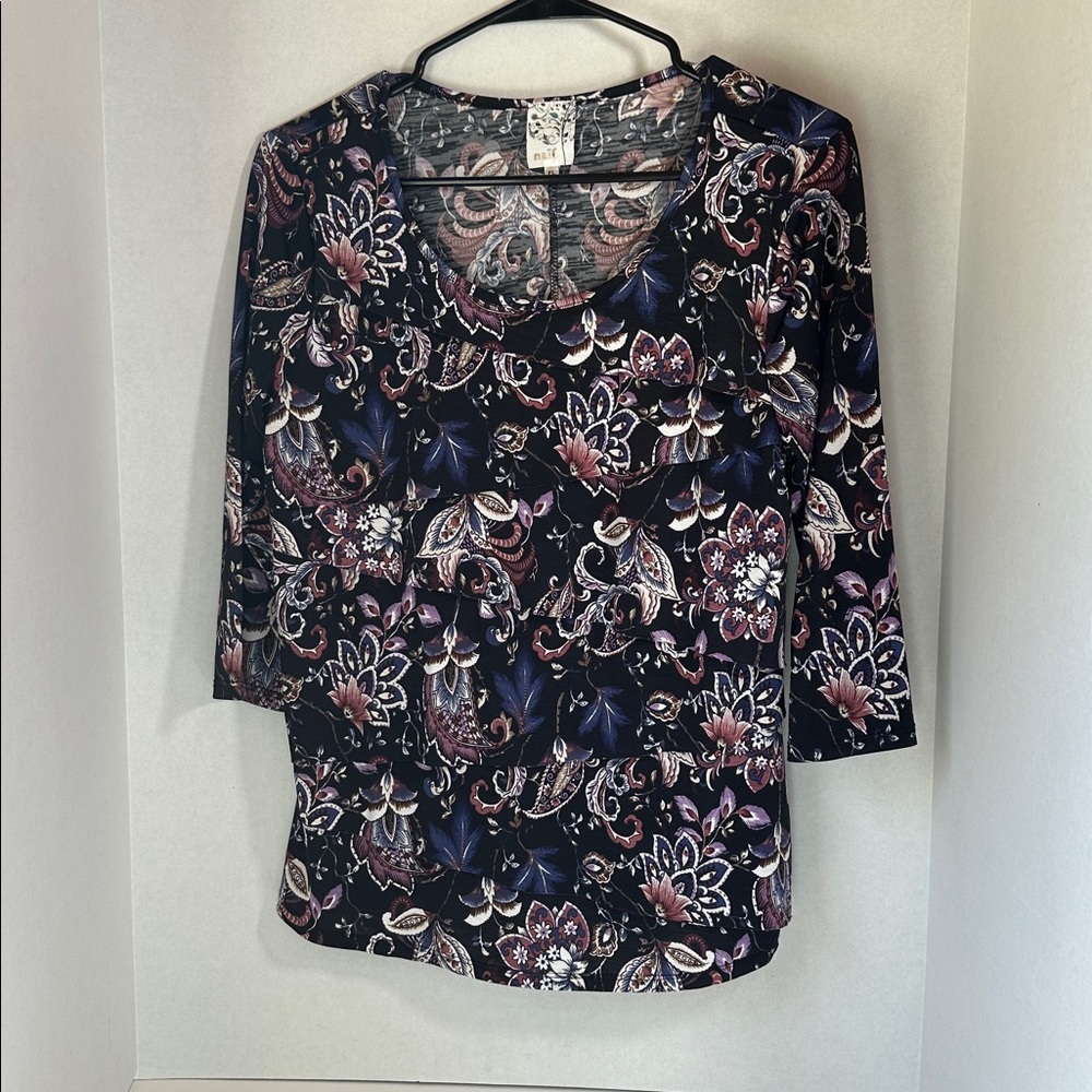 Naïf black floral top size petite large PL